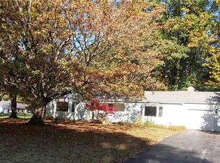 2 Creekwood Ln, Pittsford, NY 14534