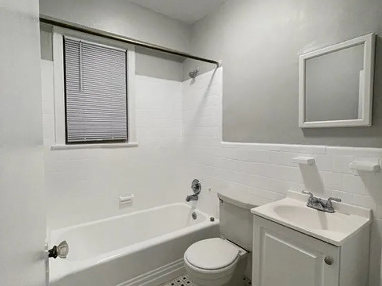 1916 R Street — Photo 16