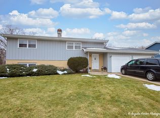 738 S McHenry Ave, Crystal Lake, IL 60014