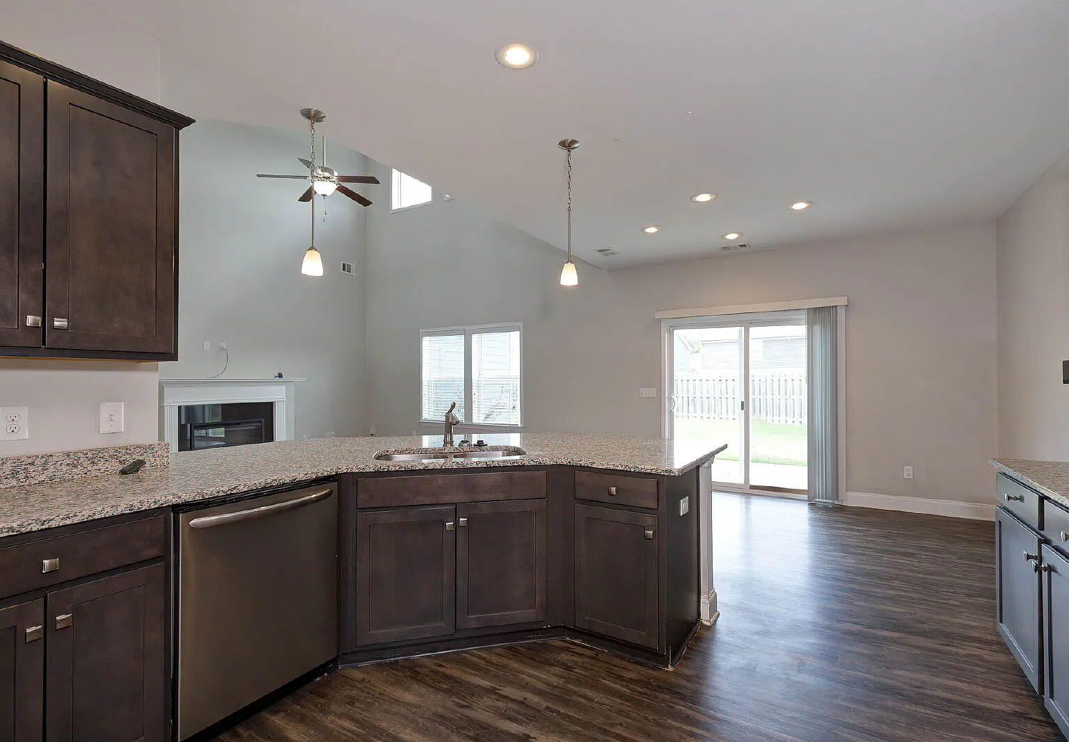 4 bed, 3.5 bath, 2809 sqft, $2,800 — Photo 3