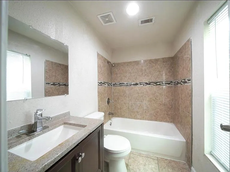 12115 Segrest Dr — Photo 9