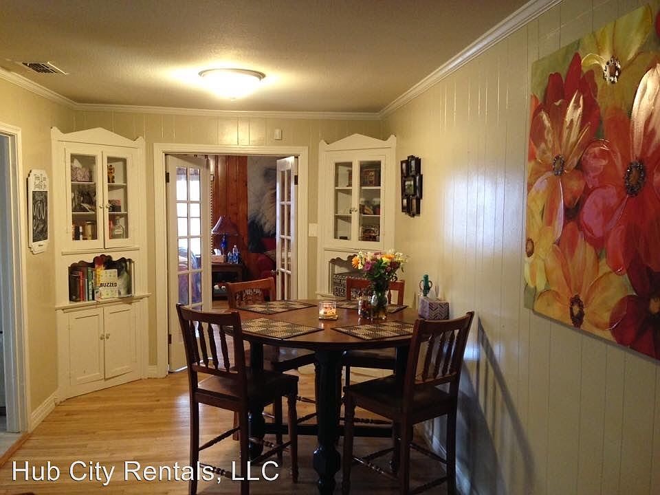 2nd image of 2620 27th St