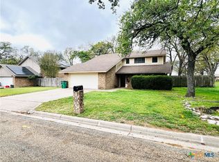1904 N Hoover Ave, Cameron, TX 76520