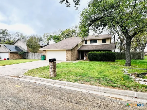 1904 N Hoover Ave, Cameron, TX 76520