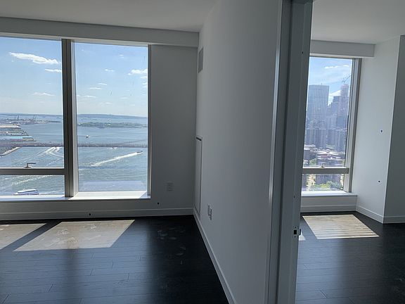 4th image of 252 South St #27N
