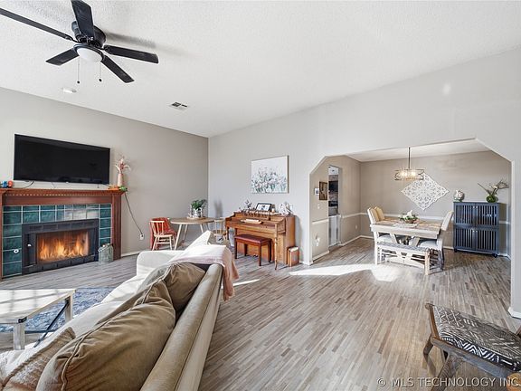 5th image of 9542 S 96th Ave E