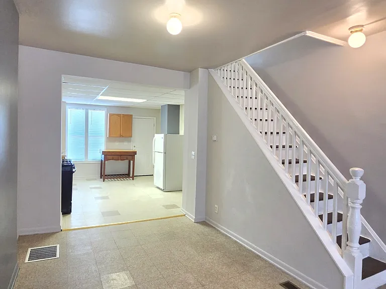 1310 N Montford Ave — Photo 2