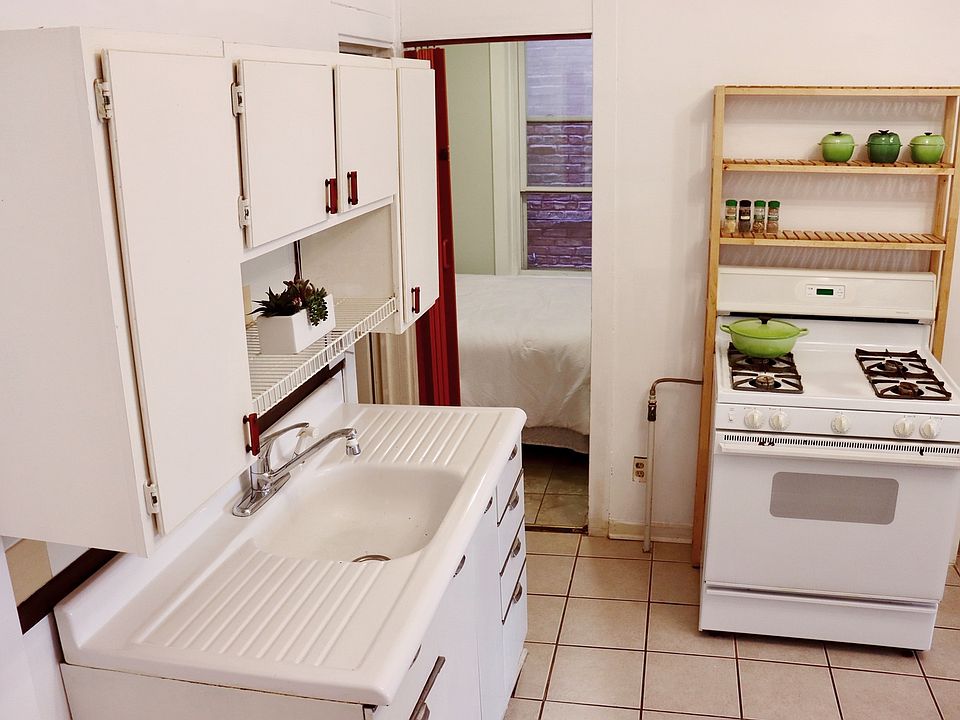 1st image of 822 N Wood St #1F