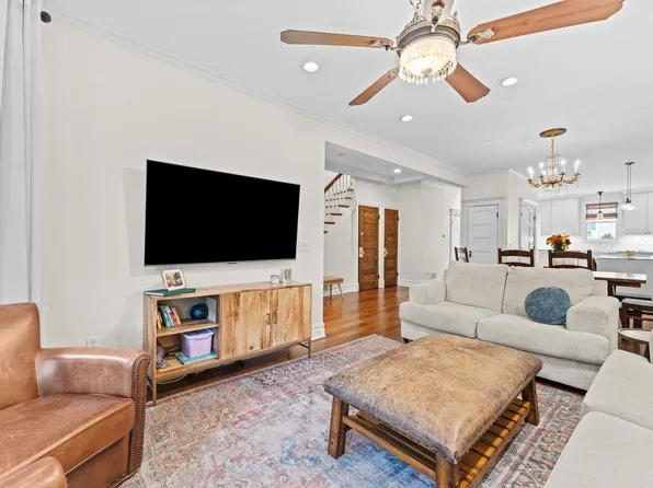 82 Highwood Terrace image 5 of 29