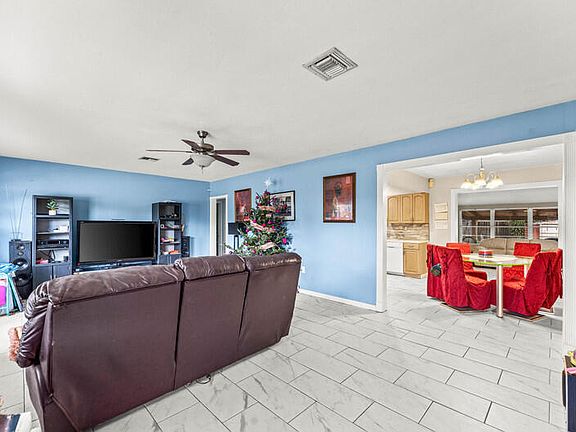 4th image of 305 Henthorne Drive