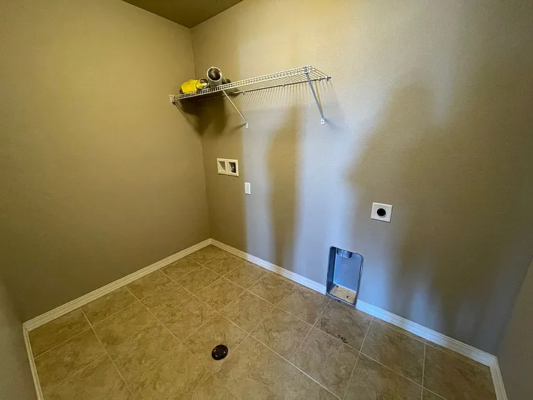 8126 Misty Moon Dr — Photo 17