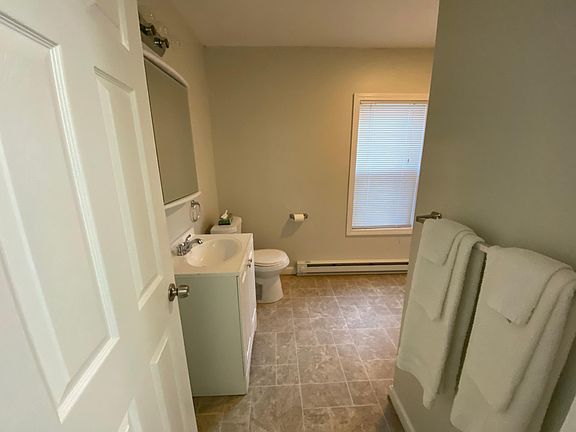 5th image of 33 Ashworth Ave #4