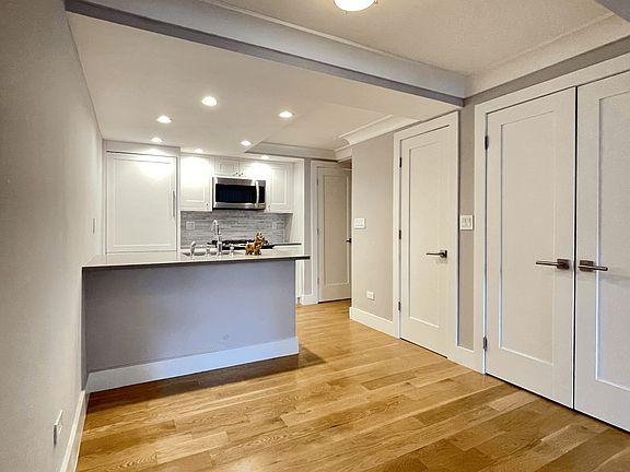 4th image of 752 W End Ave APT 6H