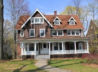 135 Woodridge Pl, Leonia, NJ 07605