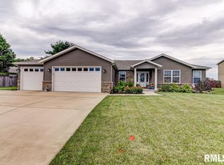 503 Wintergreen Dr, Chatham, IL 62629