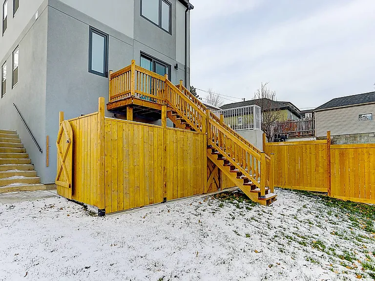 2071 Keele St #LOWER — Photo 22