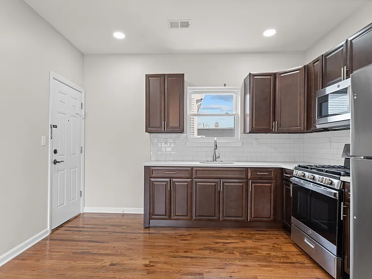 178 Union Ave — Photo 20