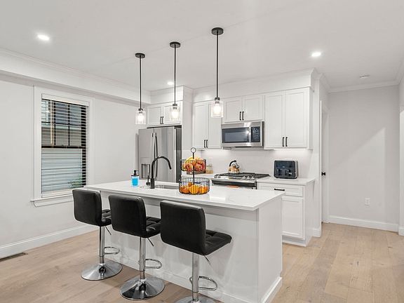 4th image of 34 Perthshire Rd #34