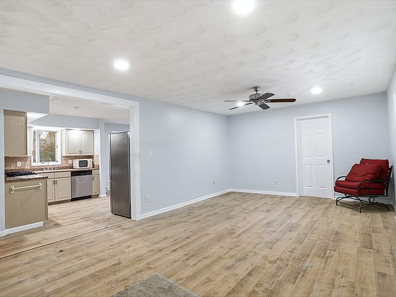 5th image of 21 Circle Dr