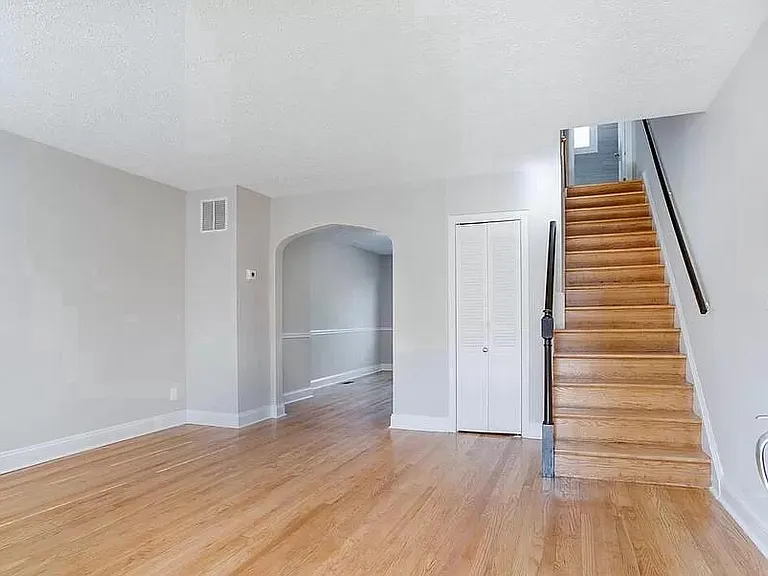 1046 Elm Rd — Photo 5