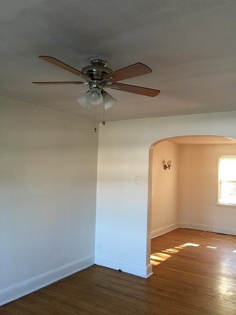 2nd image of 909 N Augusta Ave