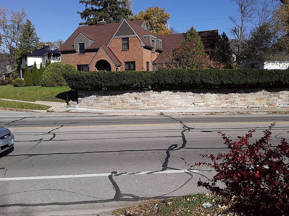 1st image of 420 W Grand River Ave