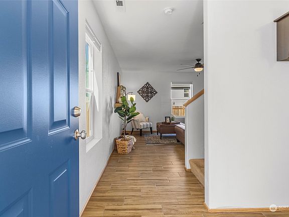 3rd image of 9515 184th Street E