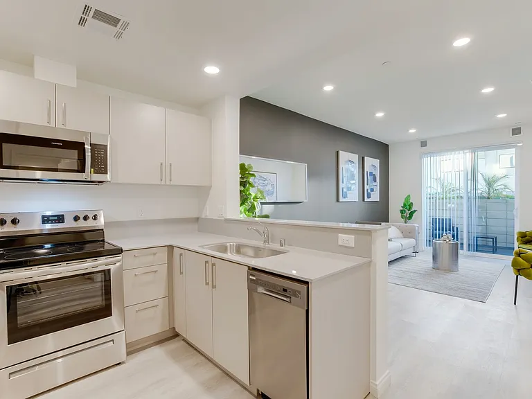 V on Victory Apartments — Photo 10