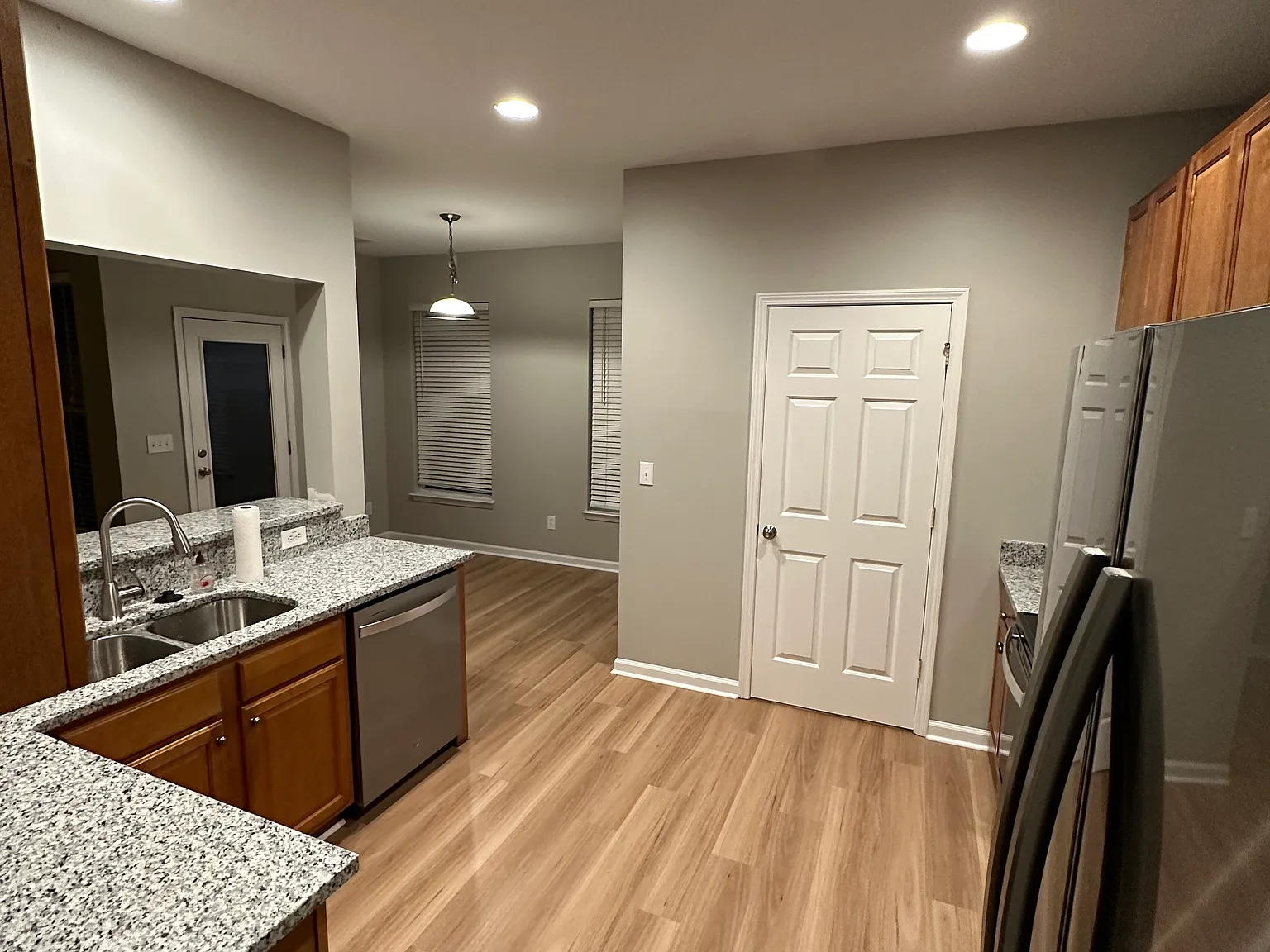 4 bed, 3.5 bath, 2504 sqft, $2,900 — Photo 3