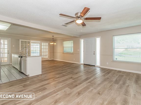 2nd image of 1224 Crown Dr