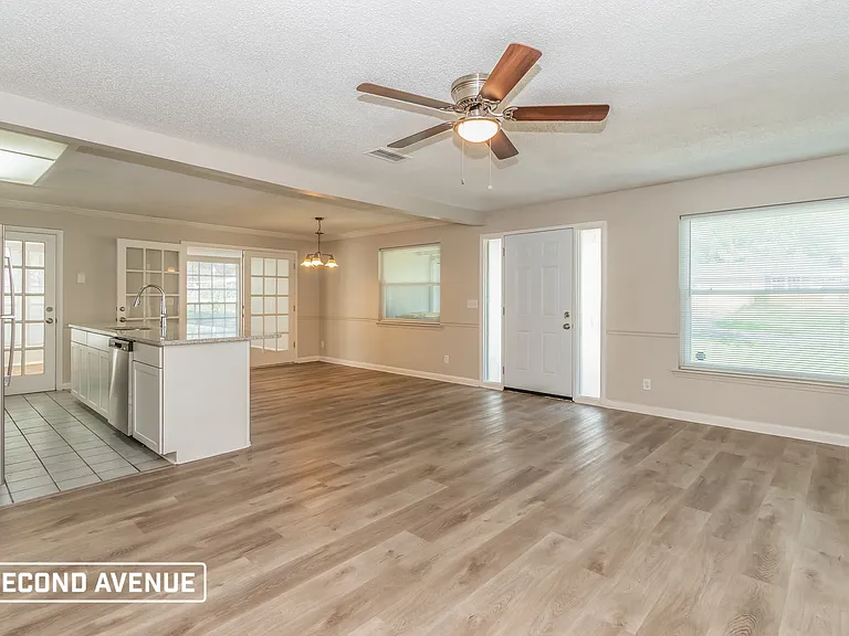 1224 Crown Dr — Photo 5