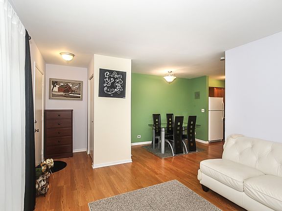 4th image of 2021 Duxbury Ct