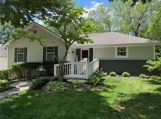1201 NW Delwood Dr, Blue Springs, MO 64015