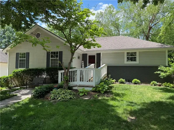 1201 NW Delwood Dr, Blue Springs, MO 64015