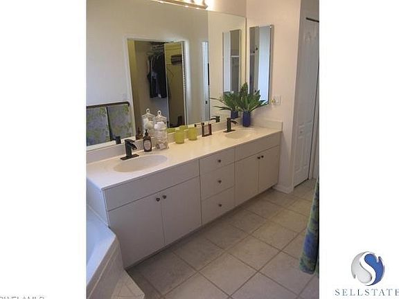 Master bathroom w/ dual sink