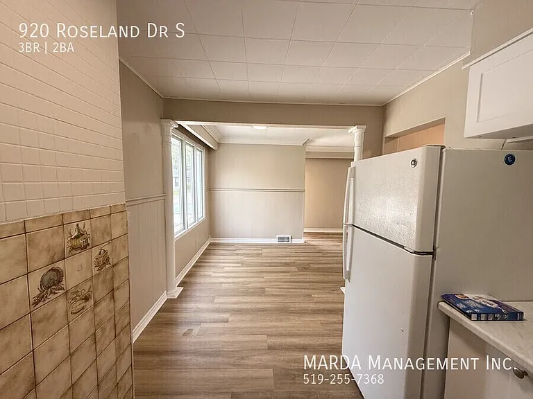 920 Roseland Dr S — Photo 16