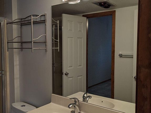 Main bathroom 1st floor