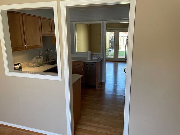 3rd image of 925 Sir Wilfred Cir