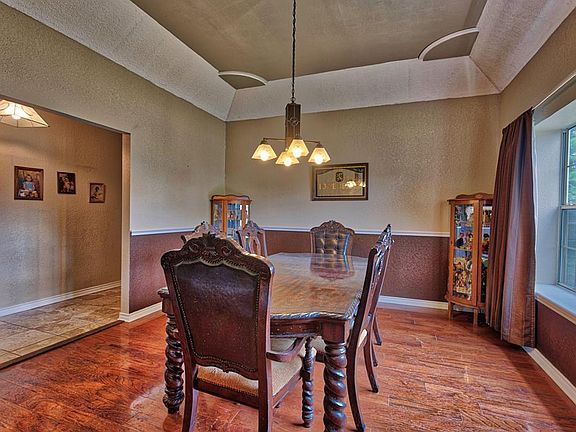 4th image of 288 Burney Ln