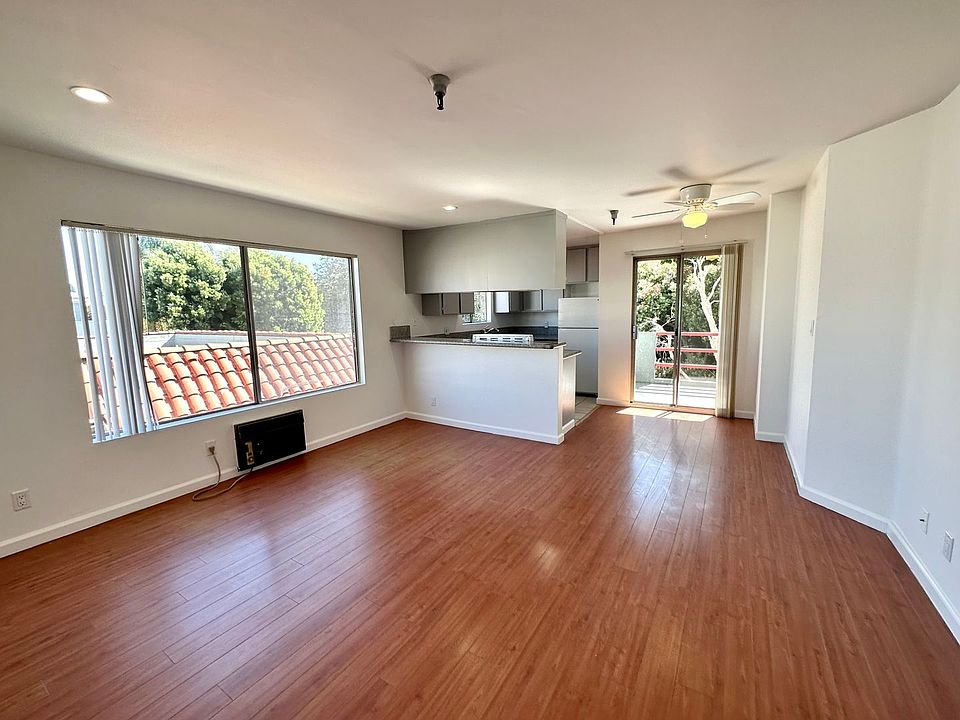 1st image of 3746 Mentone Ave APT 202
