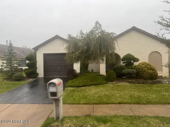 20 Hampton Drive, Marlboro, NJ 07746