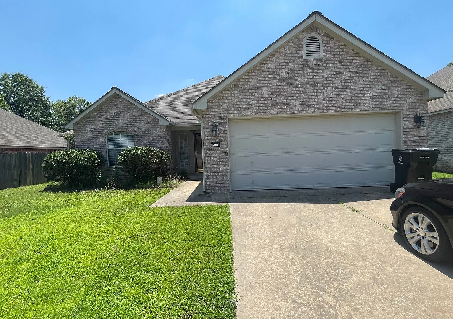 Beautiful home w/3bd and 2 full baths — Photo 1