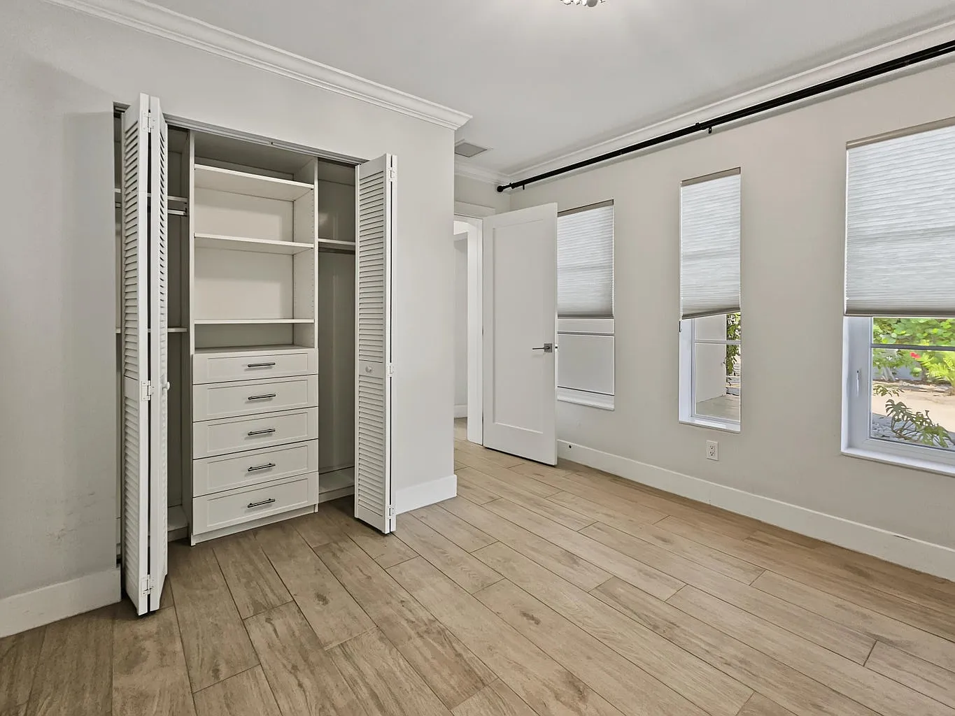 3 bed, 2.5 bath, 1708 sqft, $15,000 — Photo 2