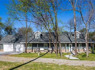 523 N Robin Rd, Gentry, AR 72734