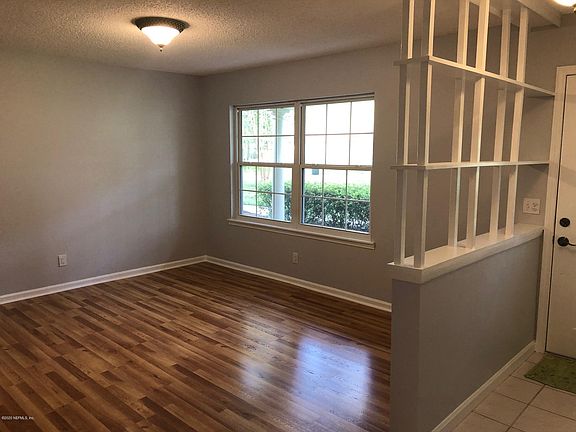 2nd image of 12928 Silver Oak Dr
