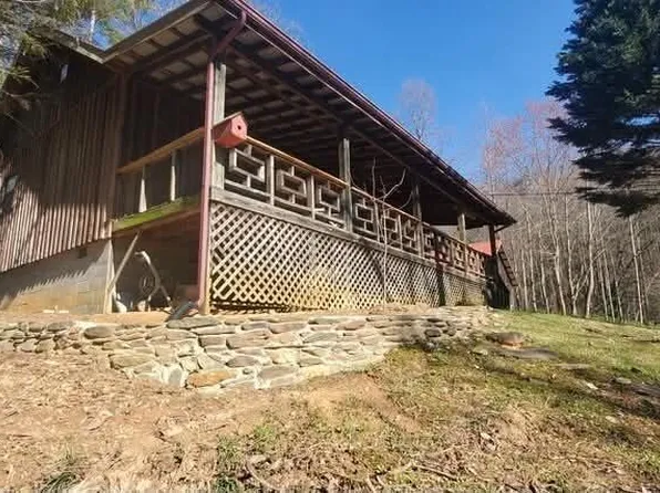 297 Dockery Rd, Tellico Plains, TN 37385