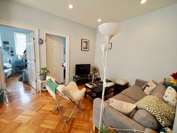 4th image of 34-31 43rd St #3G