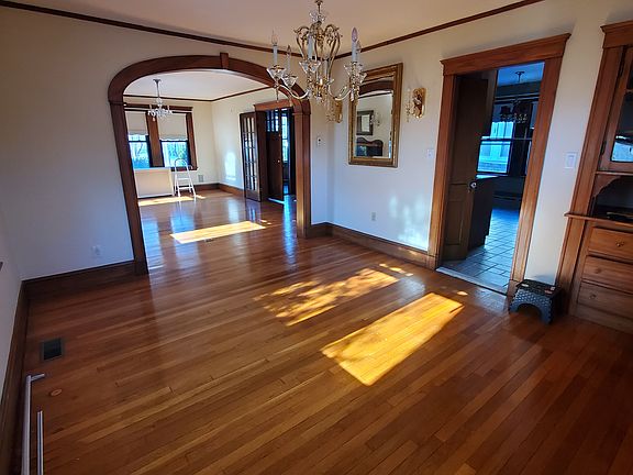 5th image of 294 Elmwood Ave