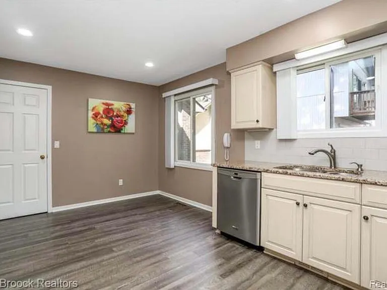 6257 Gatewood — Photo 36