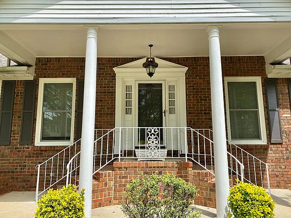 2nd image of 225 Robinhood Dr